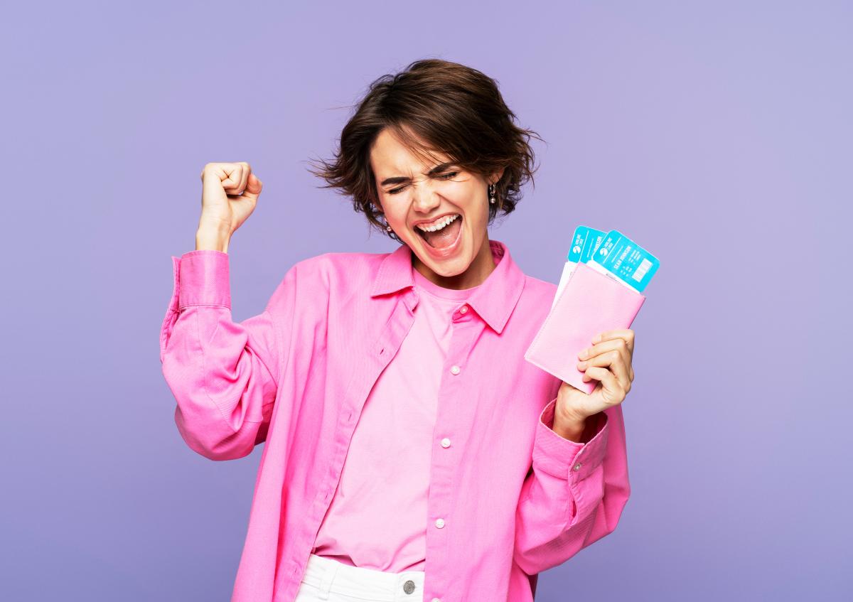 Vrouw blij met tickets uitverkocht event