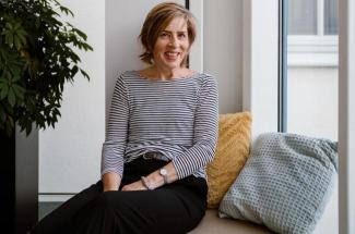 A portrait photo of Hanneke